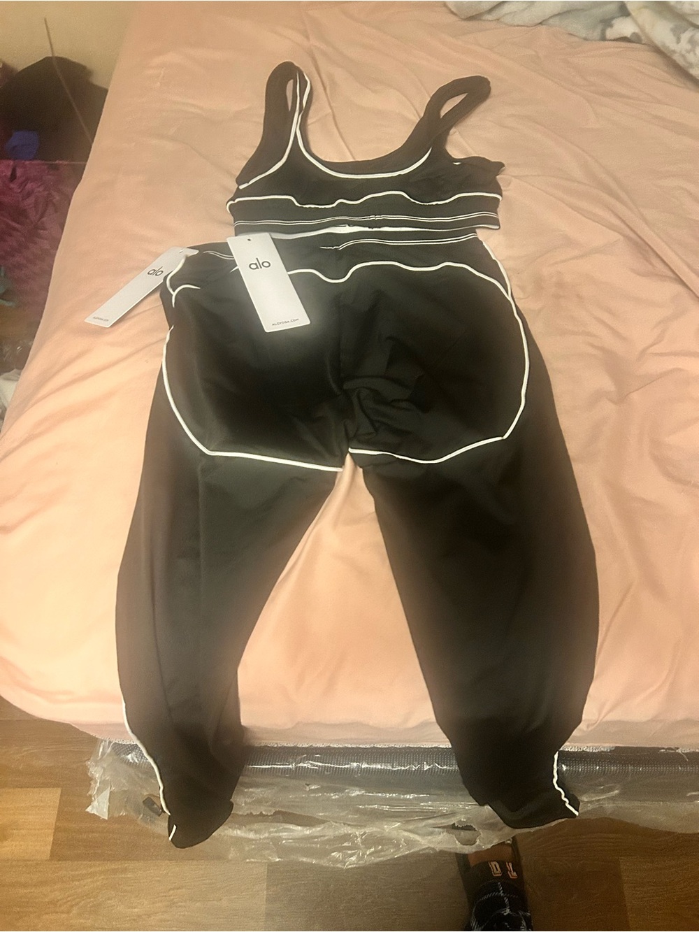ALO Yoga Black and White Piped Active Set - Picture 2 of 2